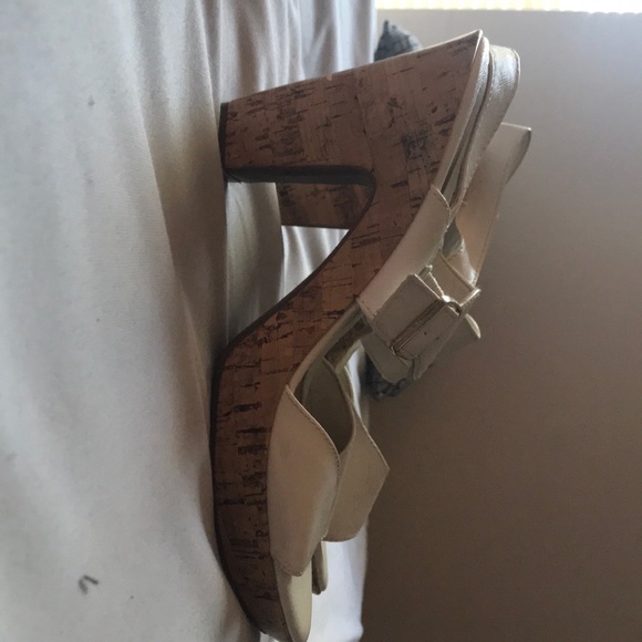 White wedges - Picture 2 of 2